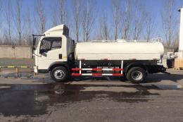 Sinotruk Howo 10CBM Fuel Tanker Light Truck | 微信图片_201903181526136
