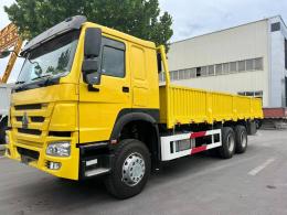 SINOTRUK HOWO 6x4 CARGO TRUCK | 载货车 黄色 (1)