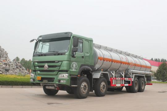 SINOTRUK HOWO 30CBM INSULATED FUEL TANKER TRUCK