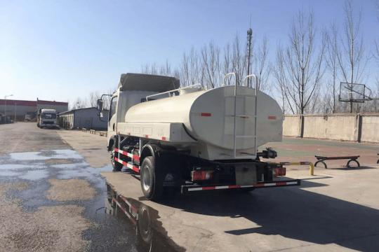 Sinotruk Howo 10CBM Fuel Tanker Light Truck